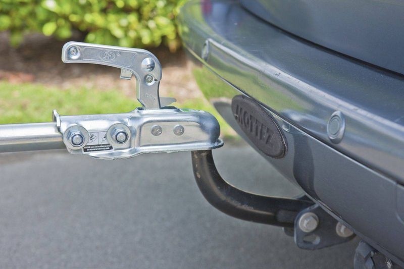 Pose d'un crochet d’attelage