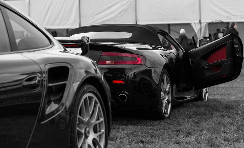 Professionnel automobile pour l'entretien de véhicules Aston Martin